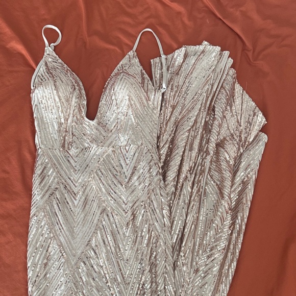 Dresses & Skirts - Elegant Sequin Prom Dress